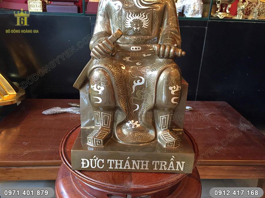 tượng trần hưng đạo ngồi